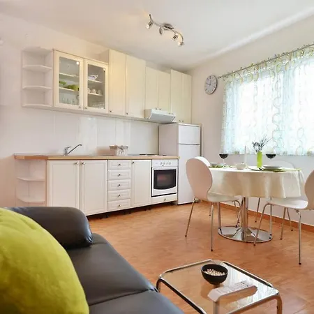 Apartment Dionis