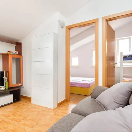 Apartment Dionis *