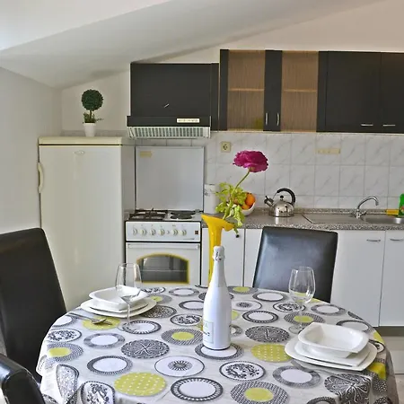 Apartment Dionis *